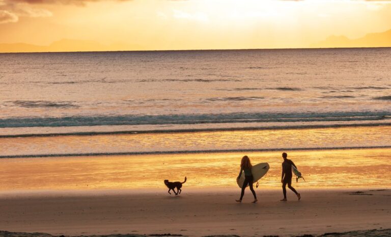 surf en grupo escuela de surf en Cantabria Loredo Surf School
