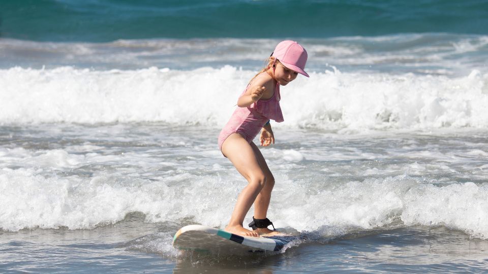 actividad ideal para vacaciones en familia_Escuela de Surf en Cantabria Loredo surf School