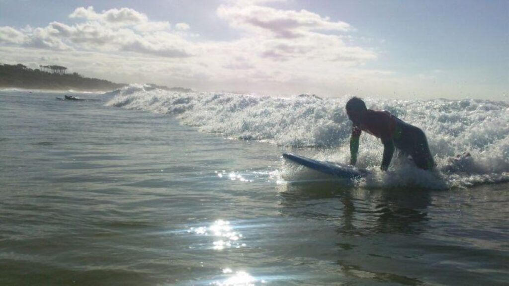Las mejores épocas para surfear en Cantabria Loredo Surf School